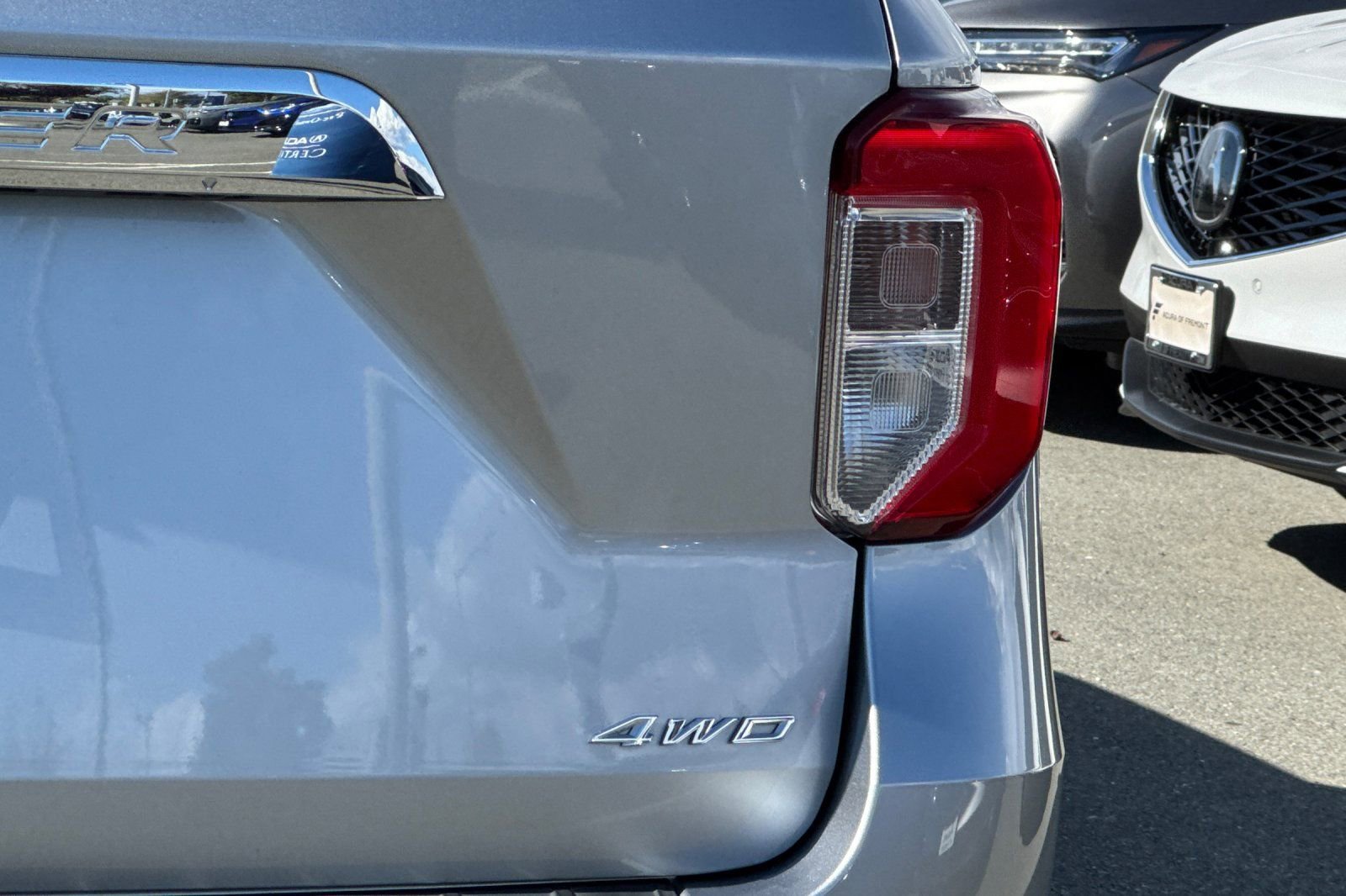 Used 2022 Ford Explorer XLT w/ Equipment Group 202A image 29