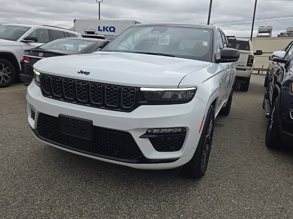 Used 2025 Jeep Grand Cherokee Summit AWD/4WD image 3