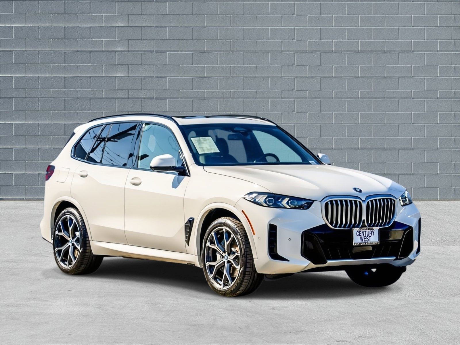 Used 2025 BMW X5 xDrive50e w/ M Sport Package AWD/4WD image 1