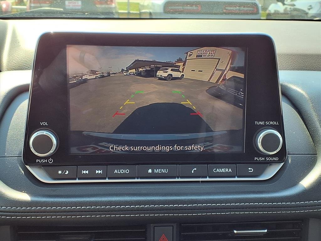 Used 2023 Nissan Rogue SV image 4