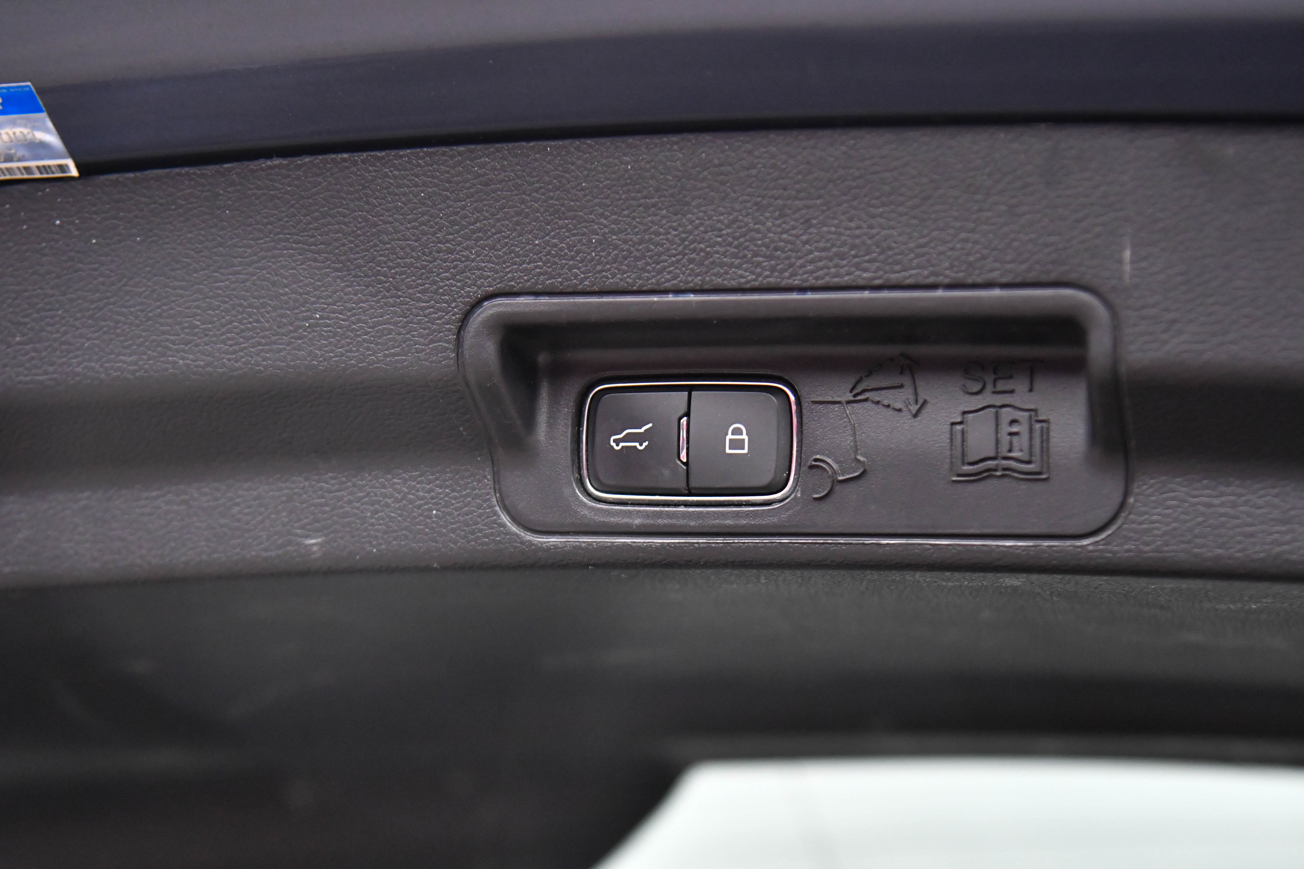 Used 2021 Ford Explorer XLT w/ Equipment Group 202A RWD image 42