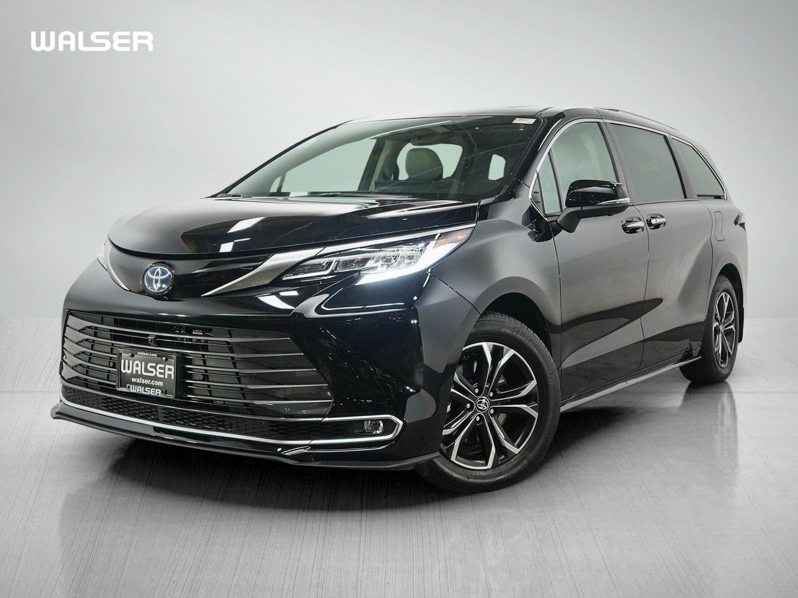 Used 2025 Toyota Sienna AWD image 1