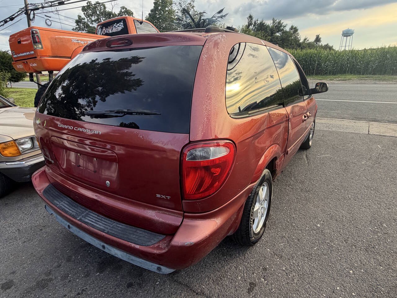 Used 2005 Dodge Grand Caravan SXT w/ Premium Group FWD image 4
