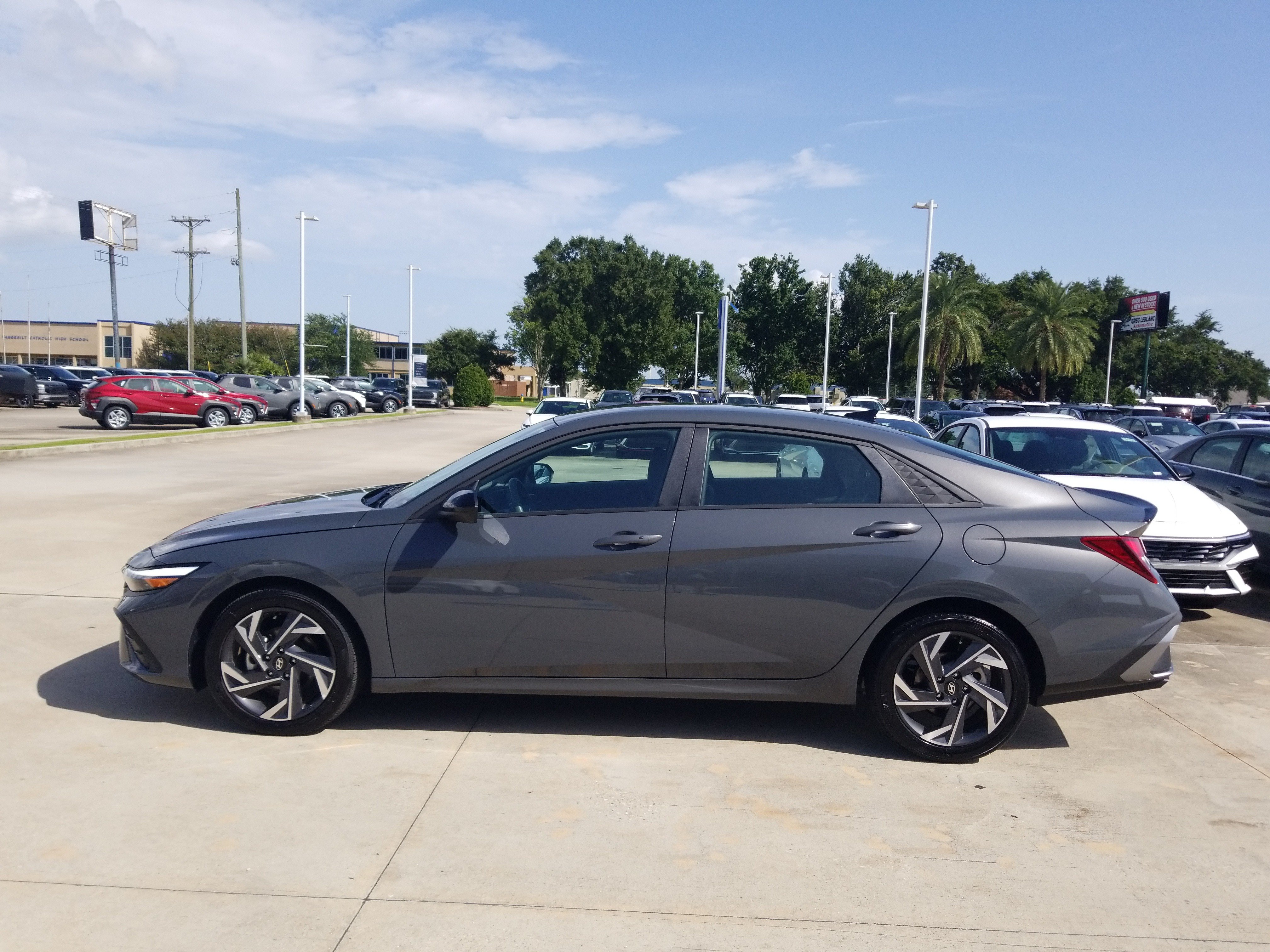 Used 2025 Hyundai Elantra Sport FWD image 4