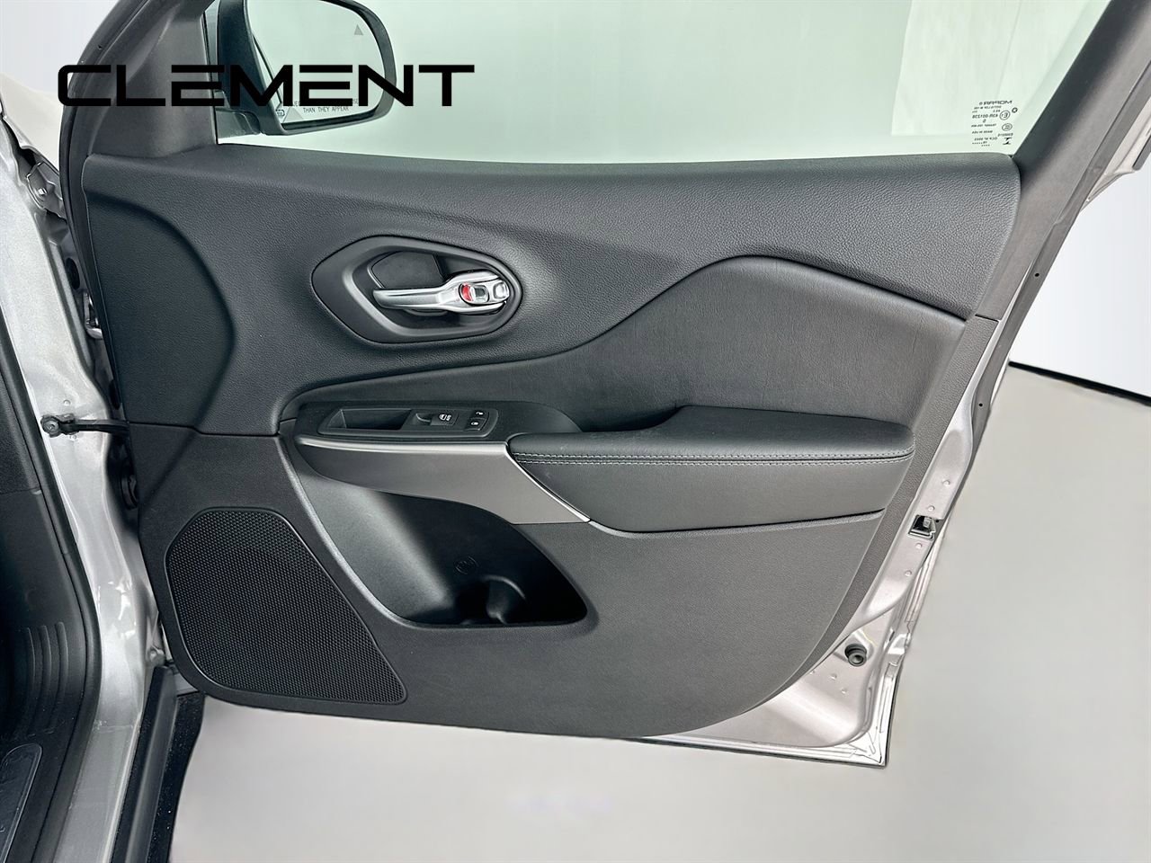 Used 2020 Jeep Cherokee Limited image 34