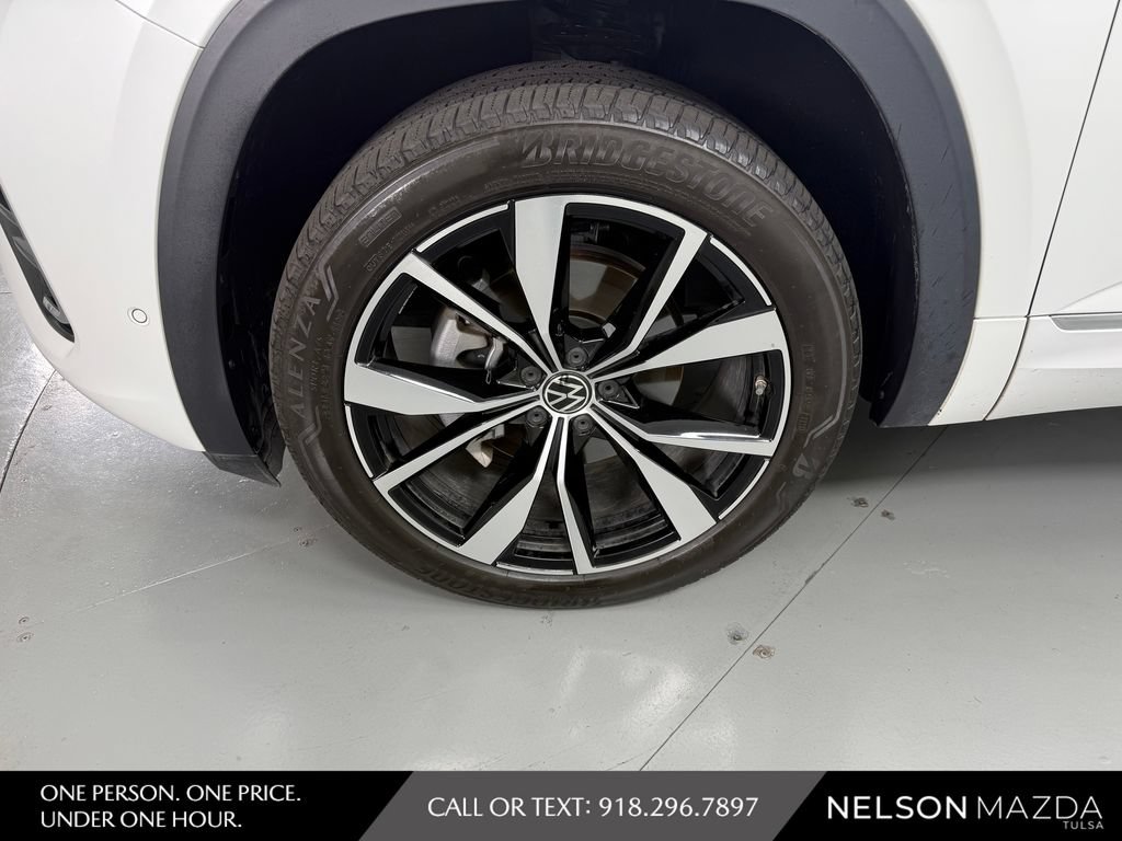 Used 2024 Volkswagen Atlas SEL Premium R-Line AWD/4WD image 11