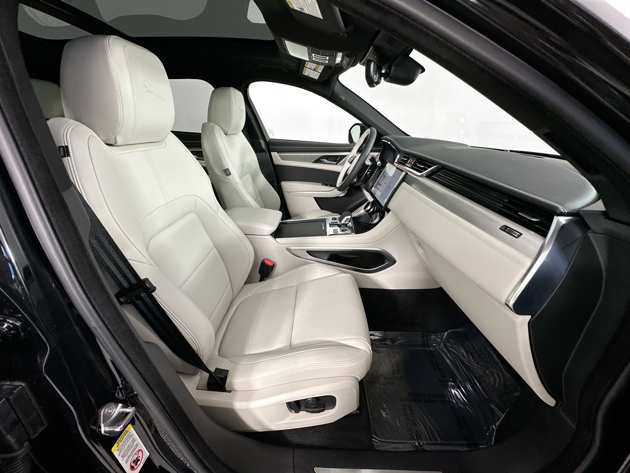 Used 2026 Jaguar F-PACE R-Dynamic S image 26