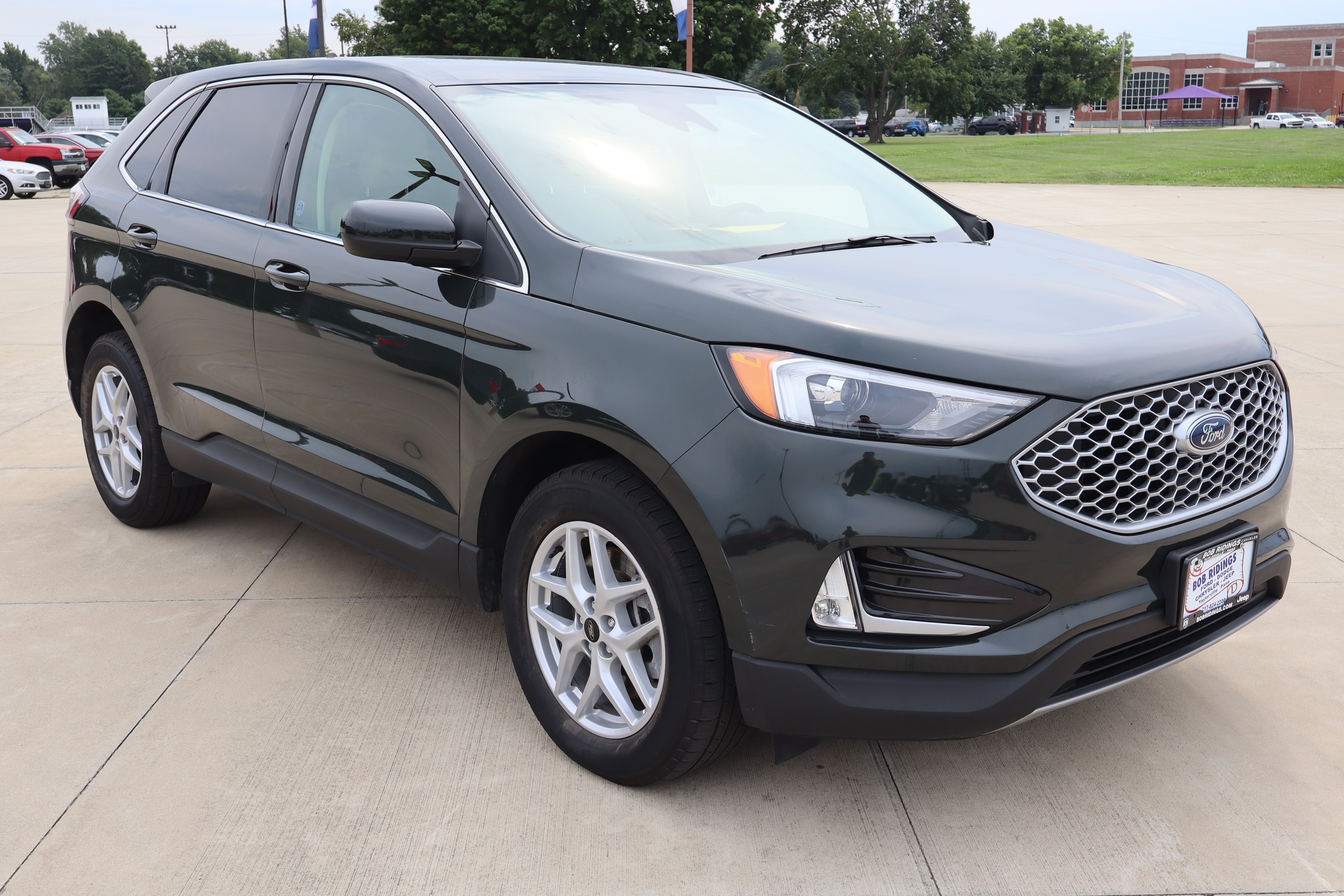 Used 2024 Ford Edge SEL w/ Convenience Package AWD/4WD image 3