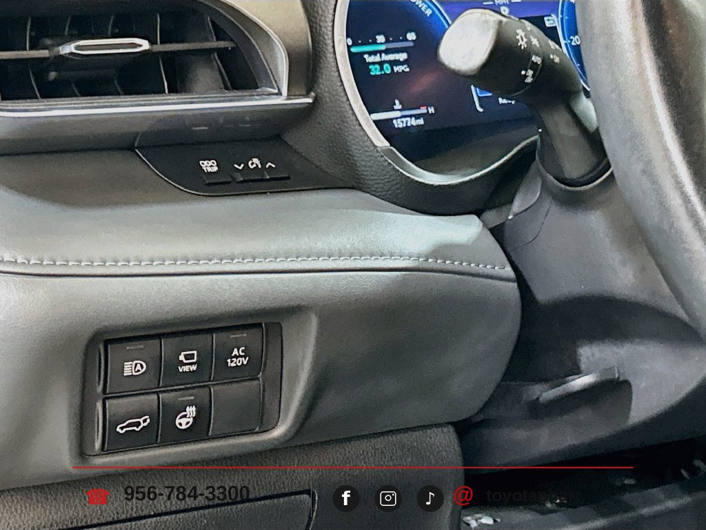 Used 2024 Toyota Highlander Limited FWD image 9