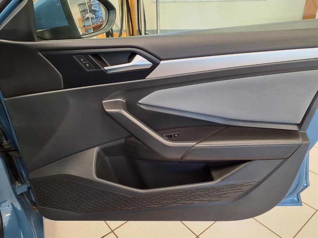 Used 2025 Volkswagen Jetta SE image 11