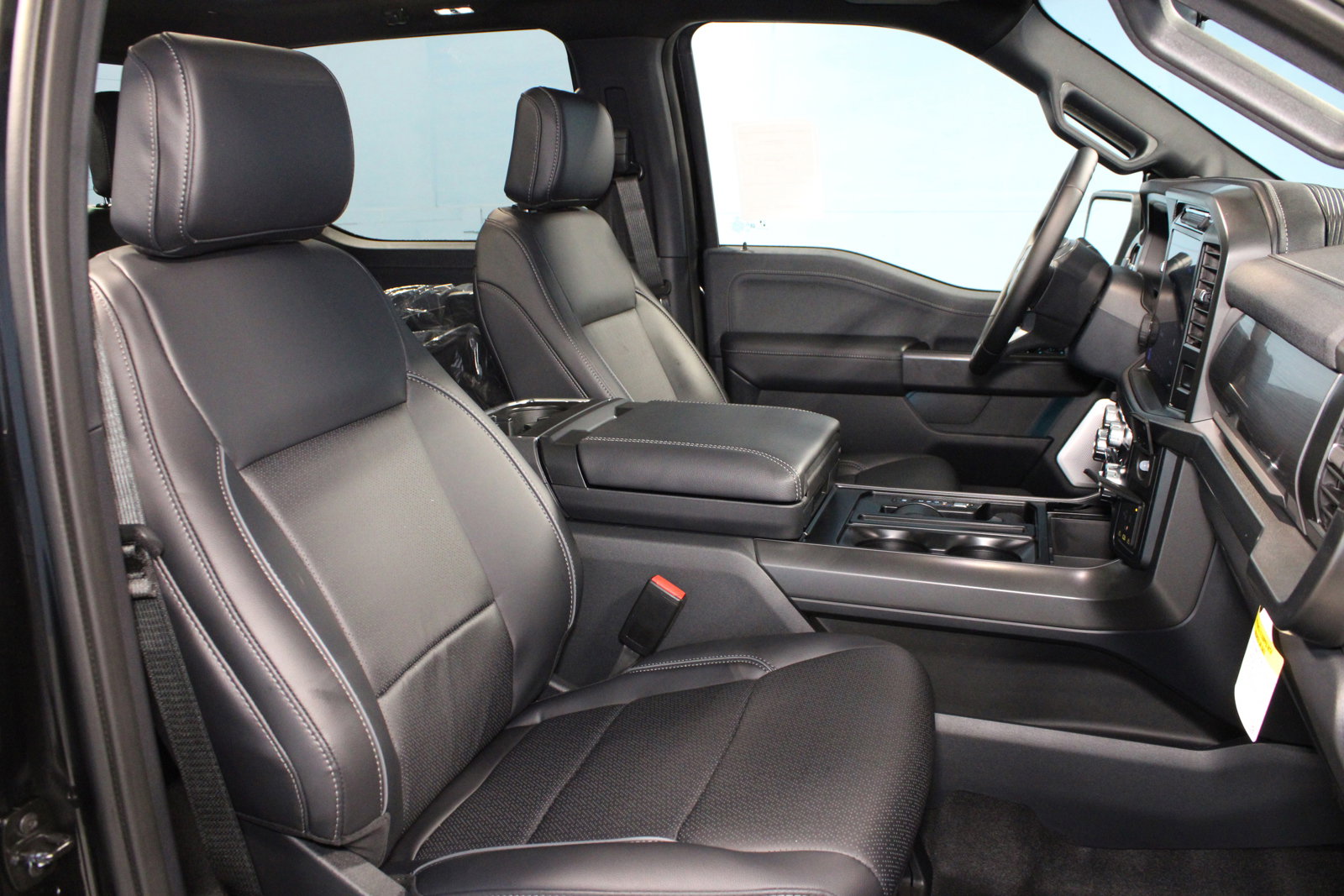 New 2025 Ford F150 Lariat w/ Equipment Group 502A High AWD/4WD image 24