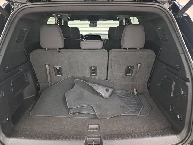 Used 2024 Chevrolet Traverse LT FWD image 11