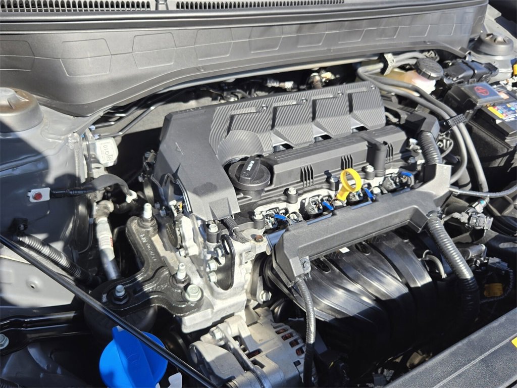 Certified 2025 Hyundai Venue SE image 19