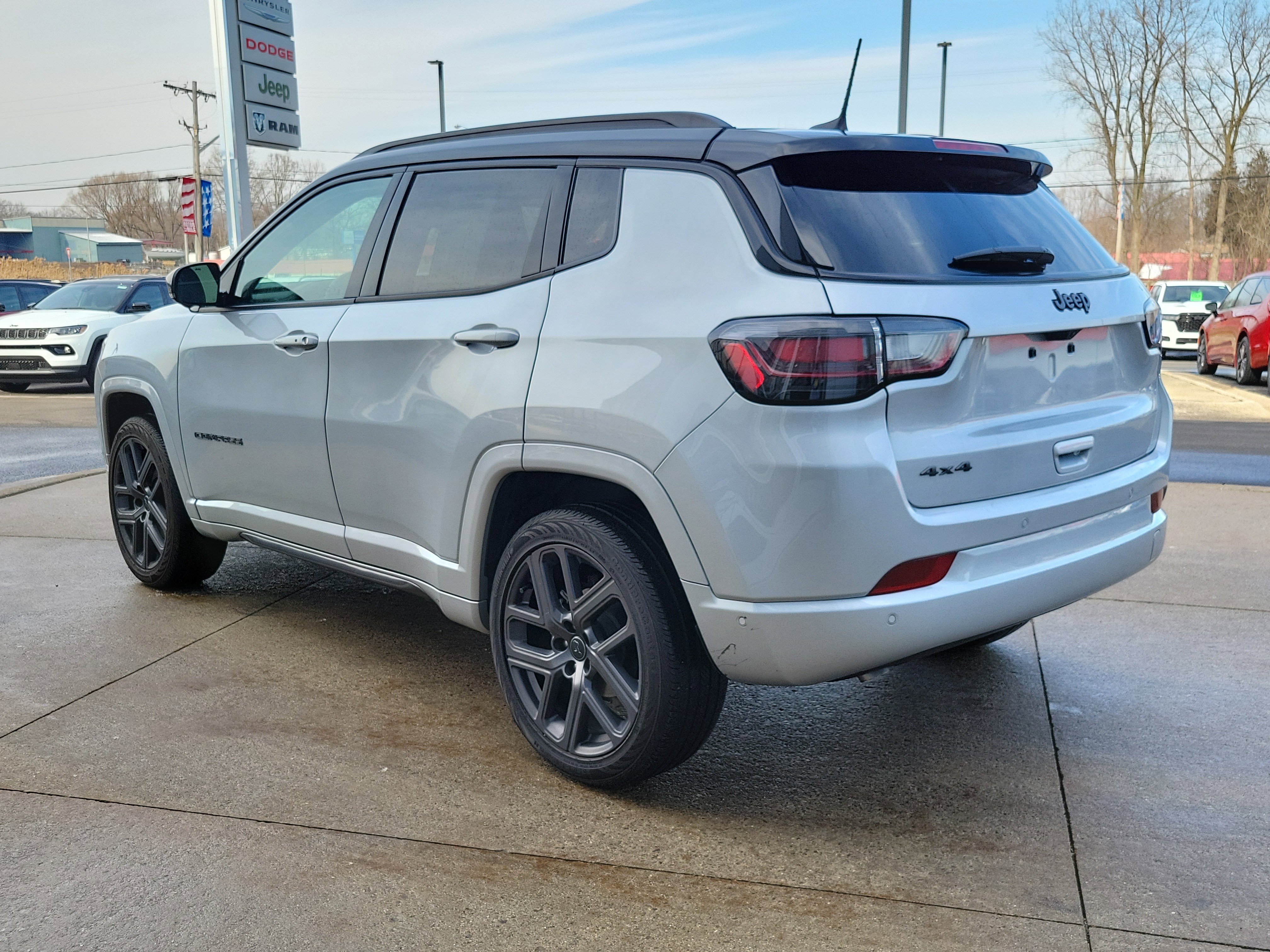 Used 2025 Jeep Compass Limited w/ Driver Assist Group I image 3