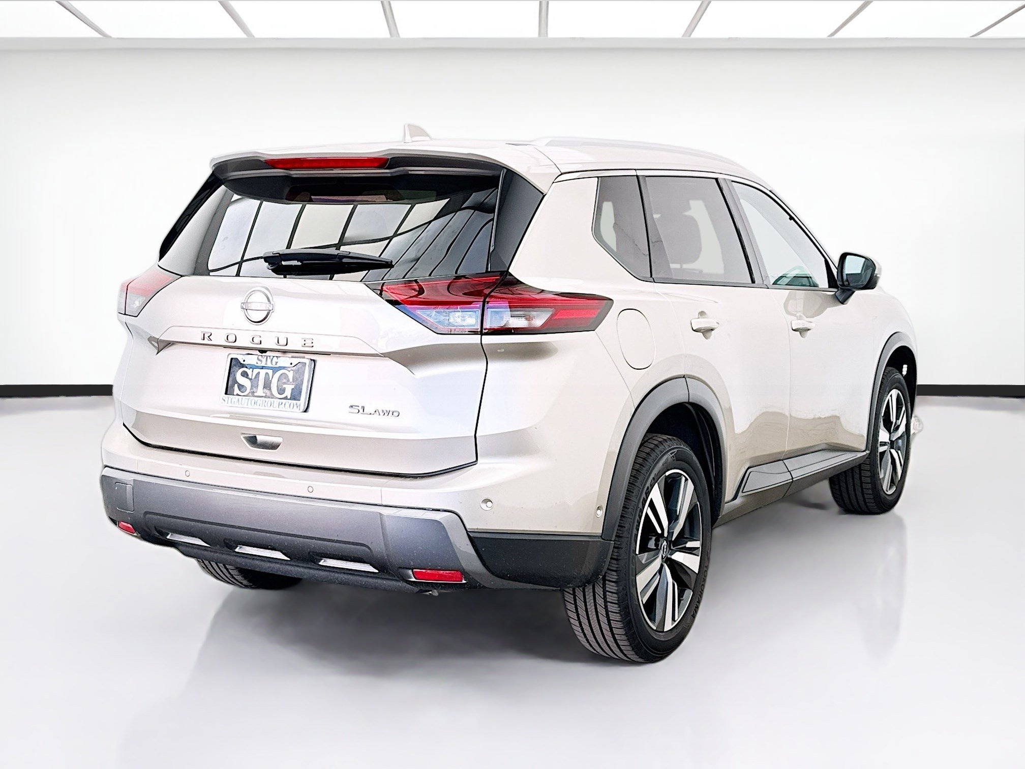 Used 2024 Nissan Rogue SL AWD/4WD image 4