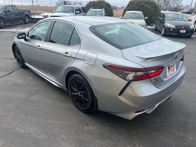 Used 2021 Toyota Camry SE FWD image 5