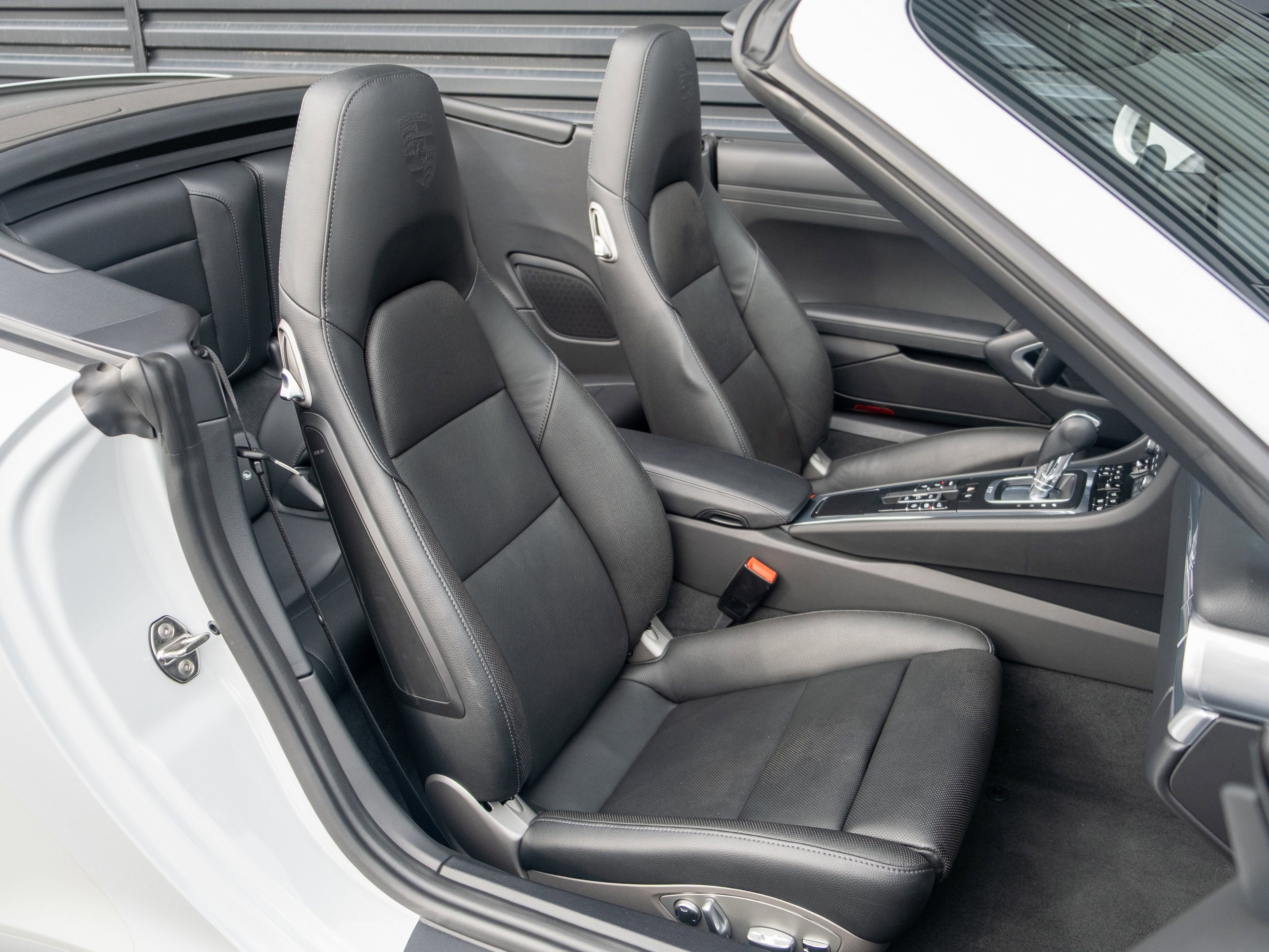 Certified 2017 Porsche 911 Carrera RWD image 33