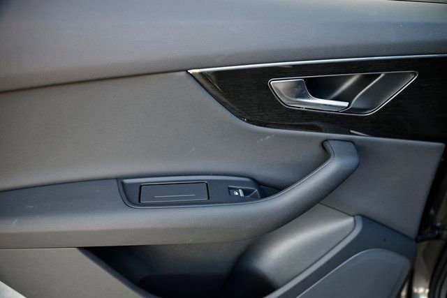 Used 2025 Audi Q7 3.0T Premium w/ Convenience Package image 24