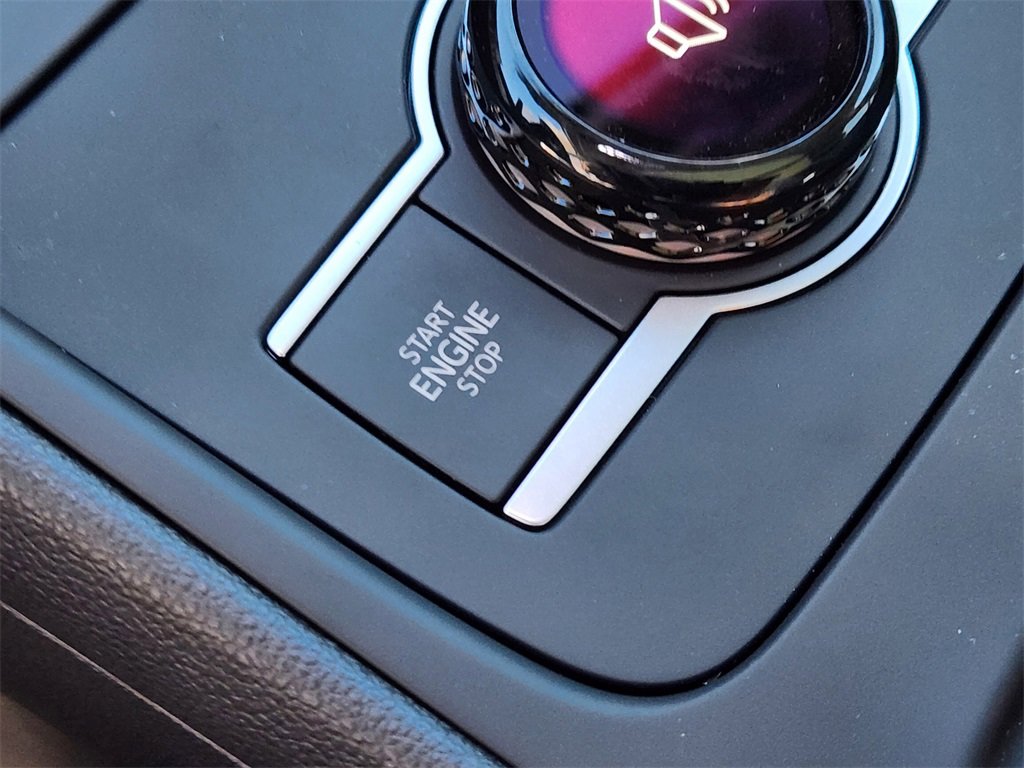 New 2025 Volkswagen Tiguan SE image 16