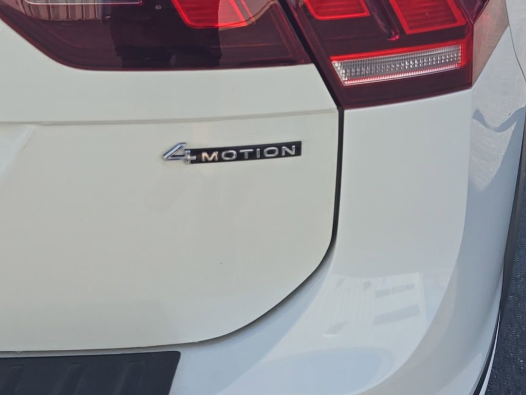 Used 2022 Volkswagen Tiguan SE R-Line AWD/4WD image 8