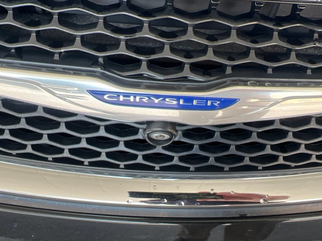 Used 2017 Chrysler Pacifica Touring-L Plus w/ Advanced Safetytec Group FWD image 28