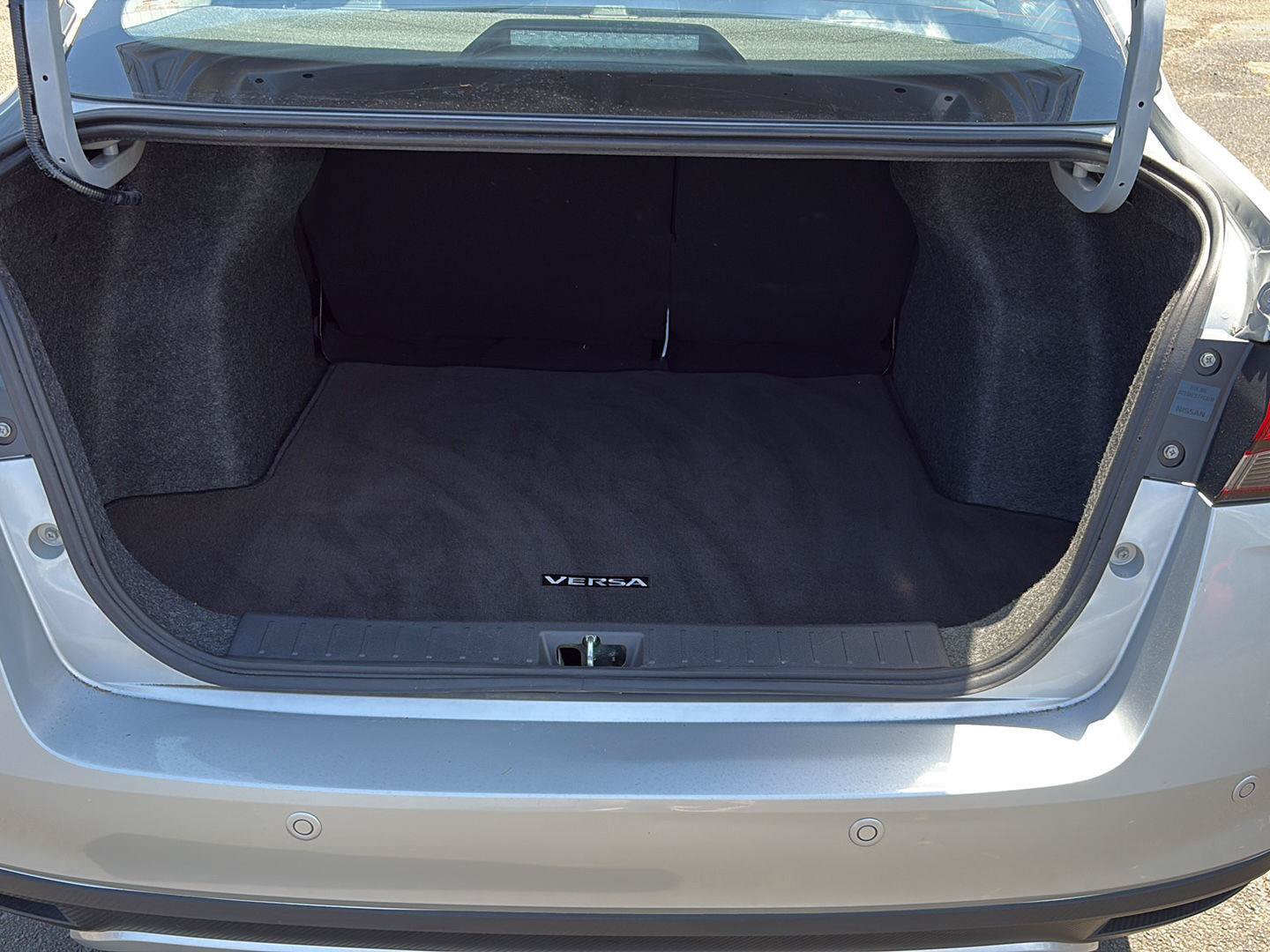 Used 2020 Nissan Versa SR FWD image 17