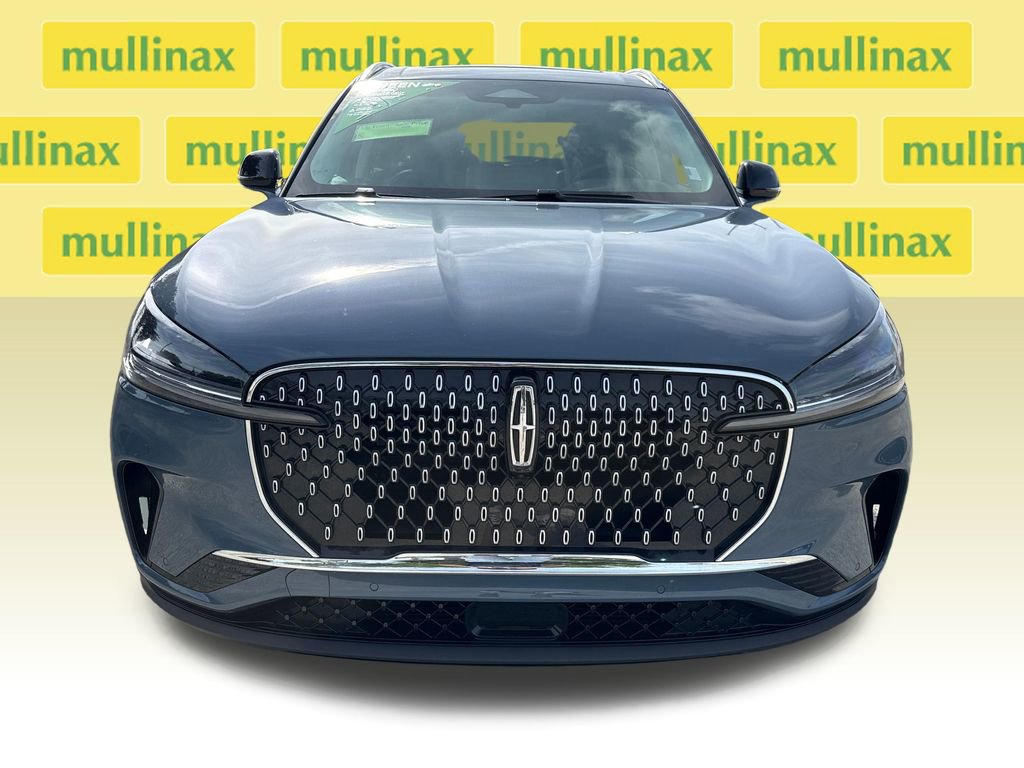 Used 2025 Lincoln Aviator 2WD image 11