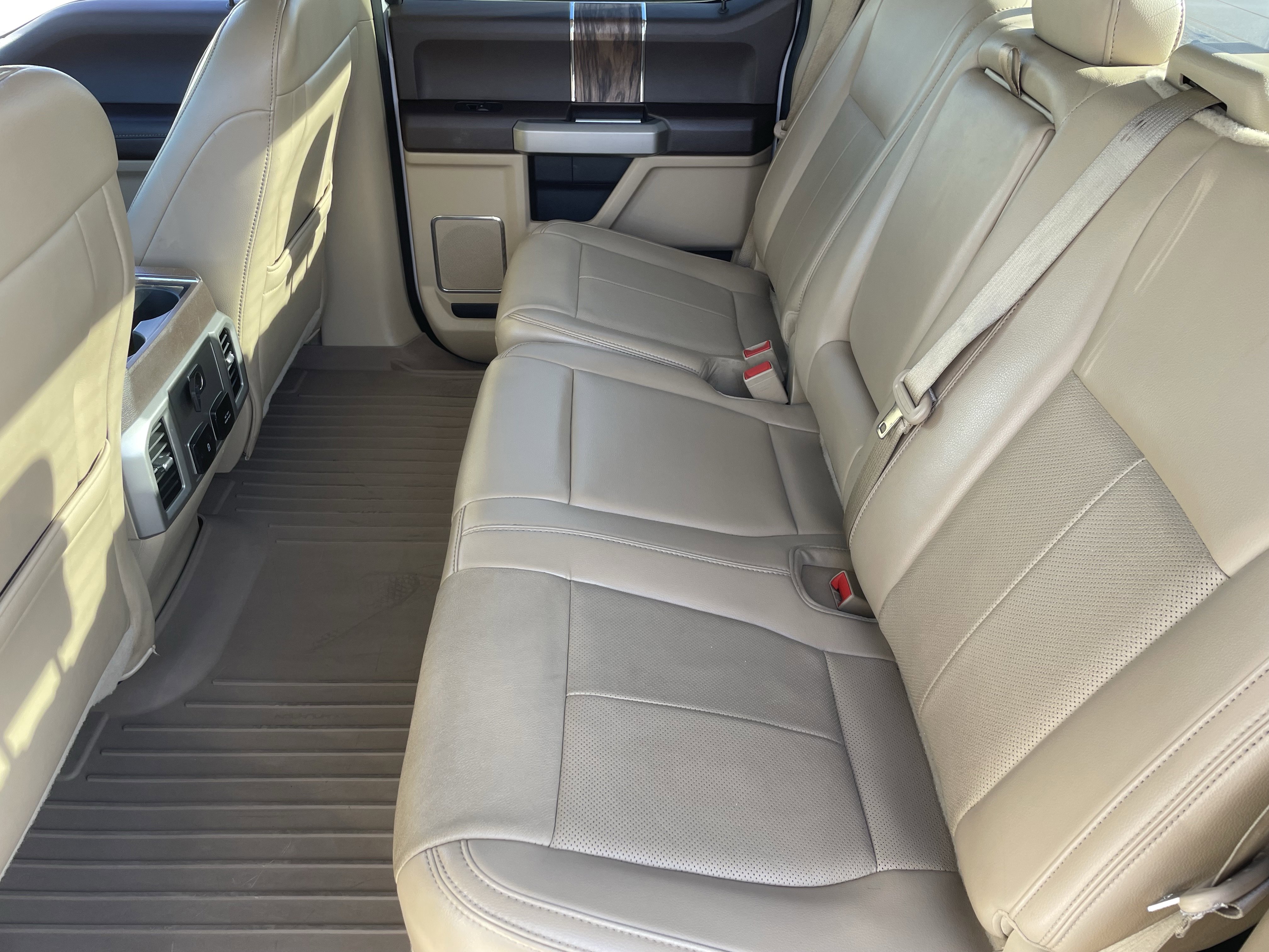 Used 2020 Ford F150 Lariat w/ Trailer Tow Package image 16