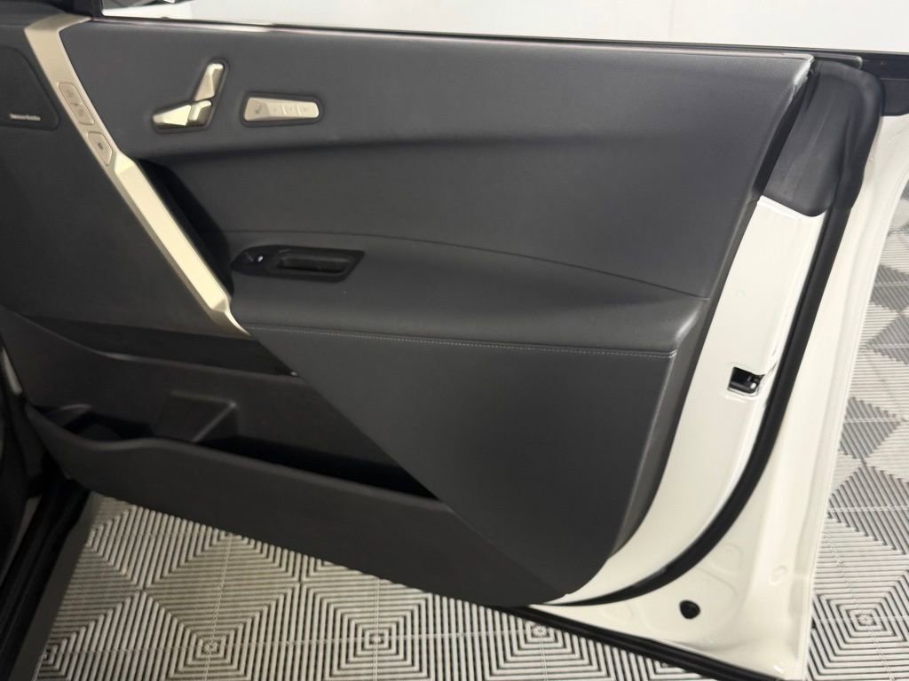 Used 2024 BMW iX xDrive50 w/ Premium Package image 34