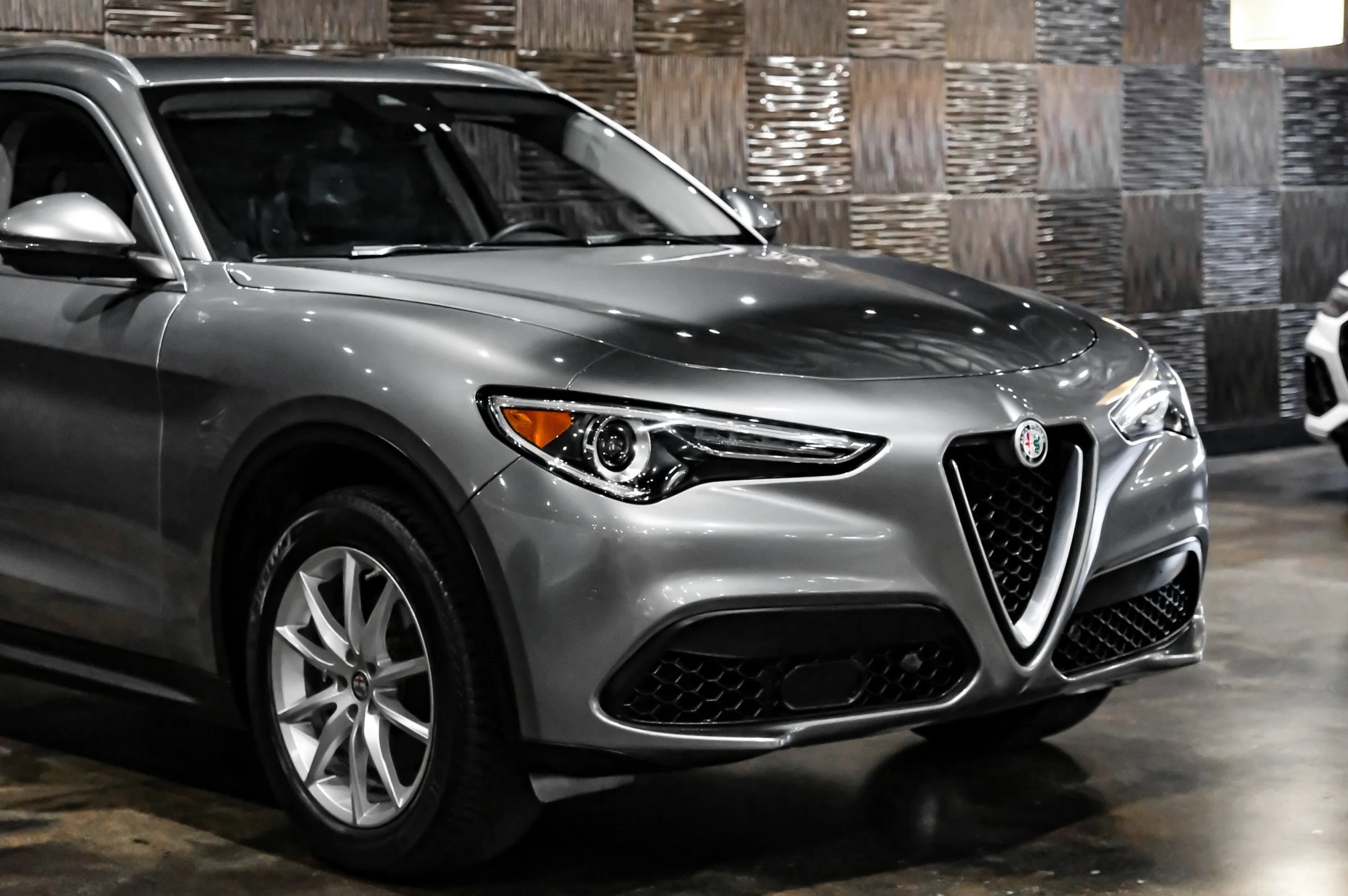Used 2018 Alfa Romeo Stelvio Ti AWD/4WD image 6