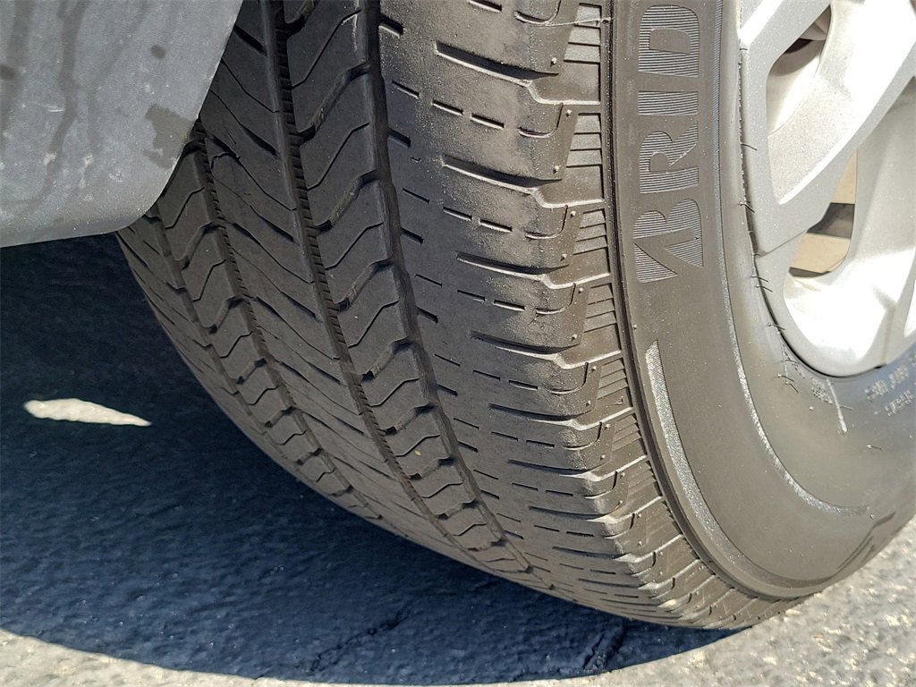 Used 2022 Chevrolet Traverse LS image 27