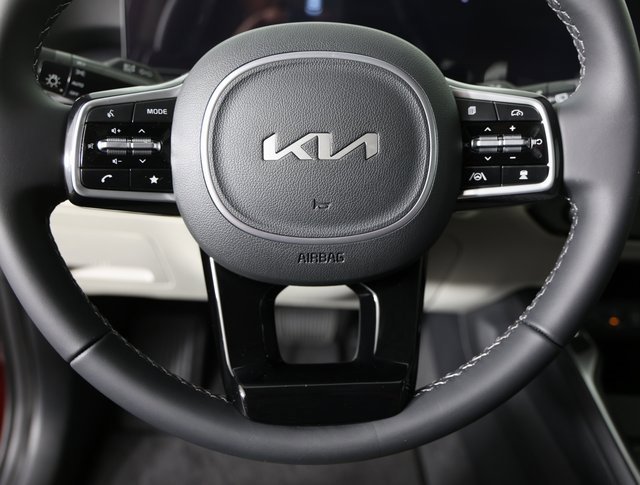 Certified 2025 Kia Sorento S w/ Panoramic Sunroof Package image 14