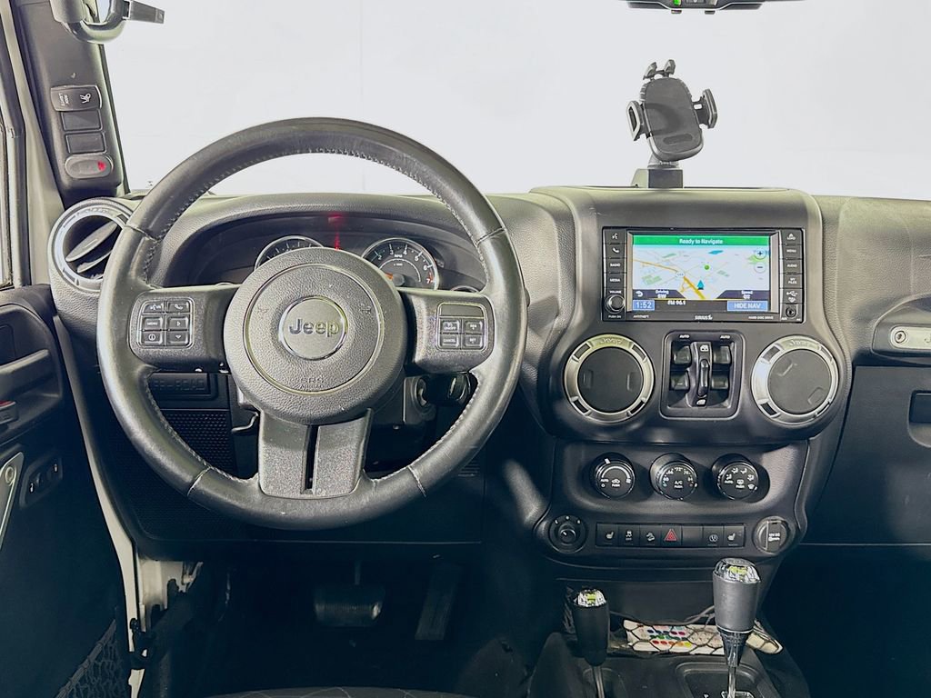 Used 2016 Jeep Wrangler Unlimited Rubicon w/ Connectivity Group AWD/4WD image 13