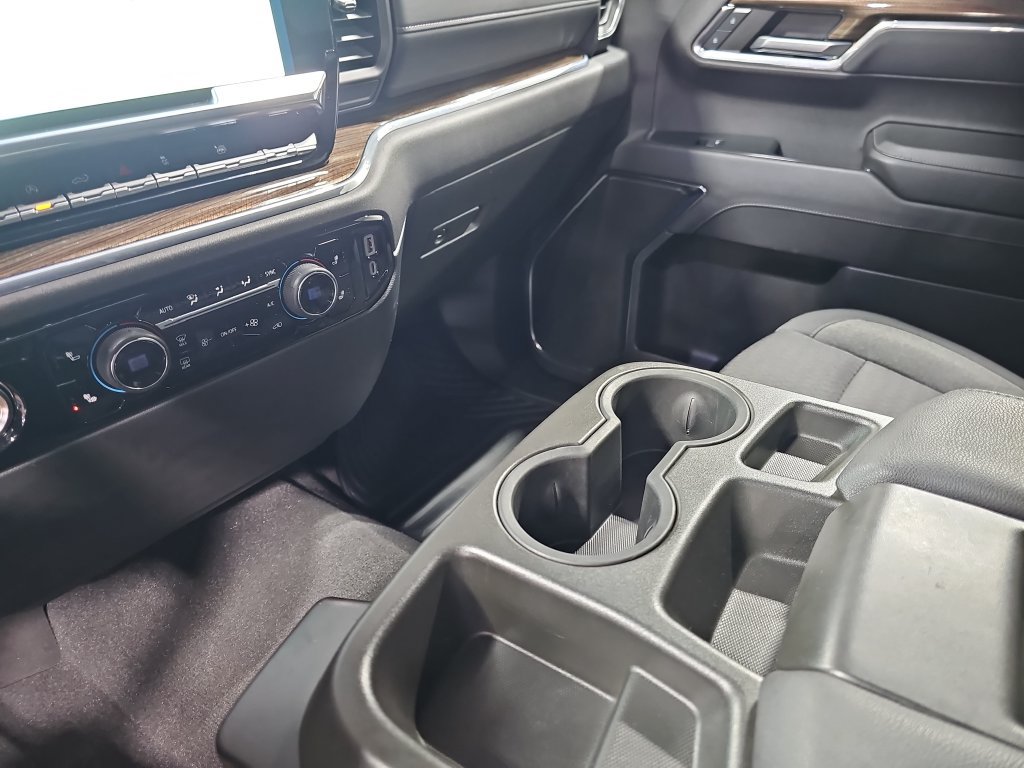 Used 2024 Chevrolet Silverado 1500 LT AWD/4WD image 25