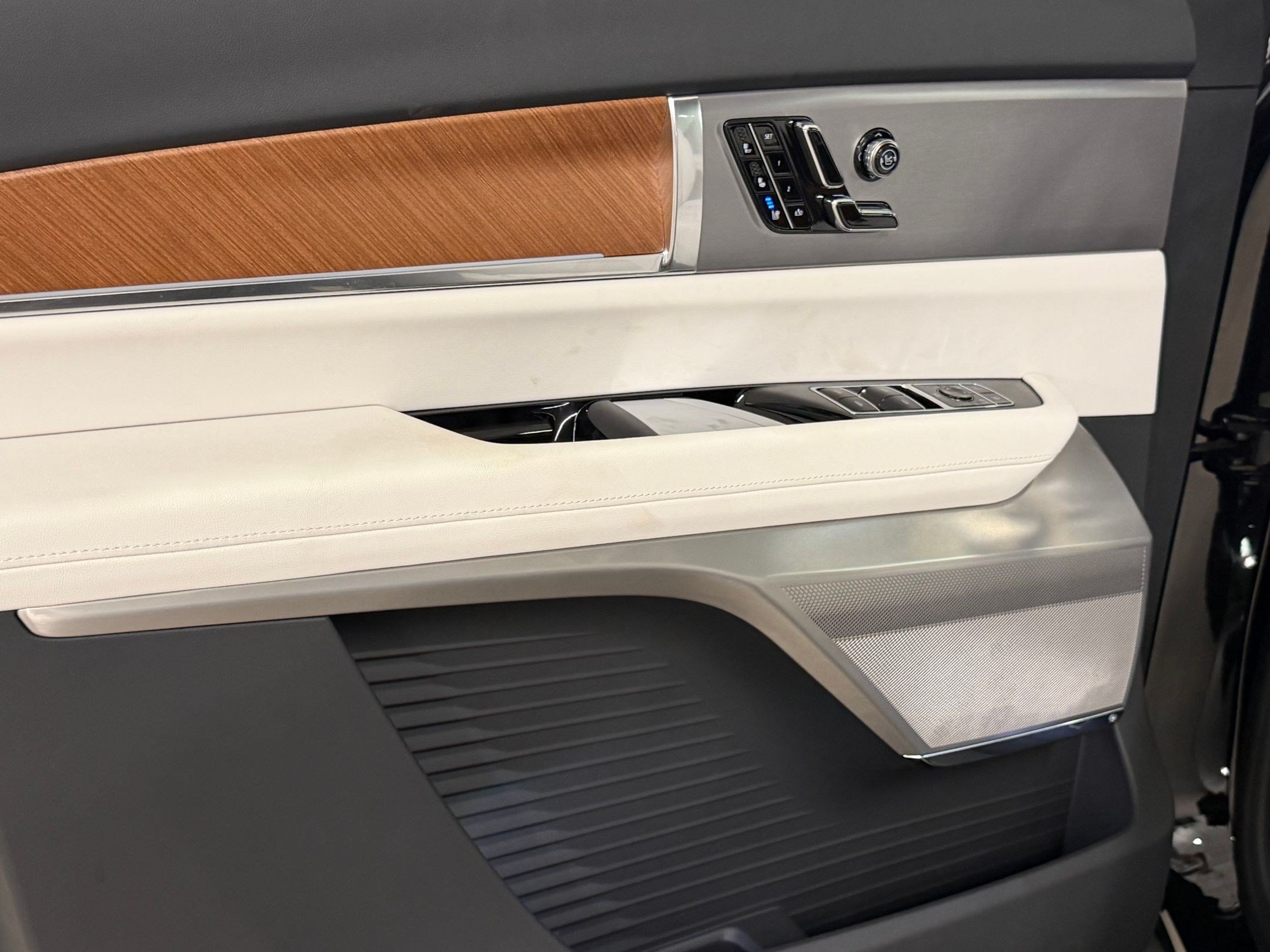 New 2027 Cadillac Vistiq Sport AWD/4WD image 13
