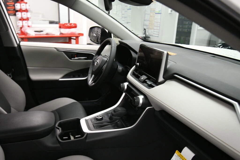 Used 2025 Toyota RAV4 XLE w/ Convenience Package image 30