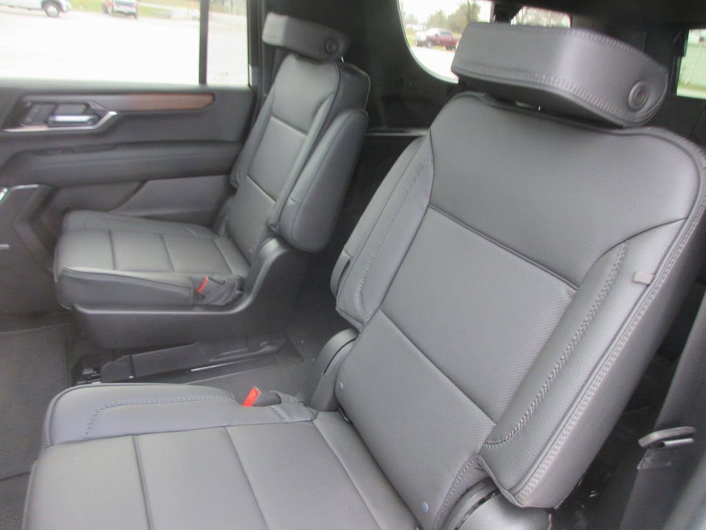 New 2026 GMC Yukon XL Denali w/ Denali Reserve Package image 13
