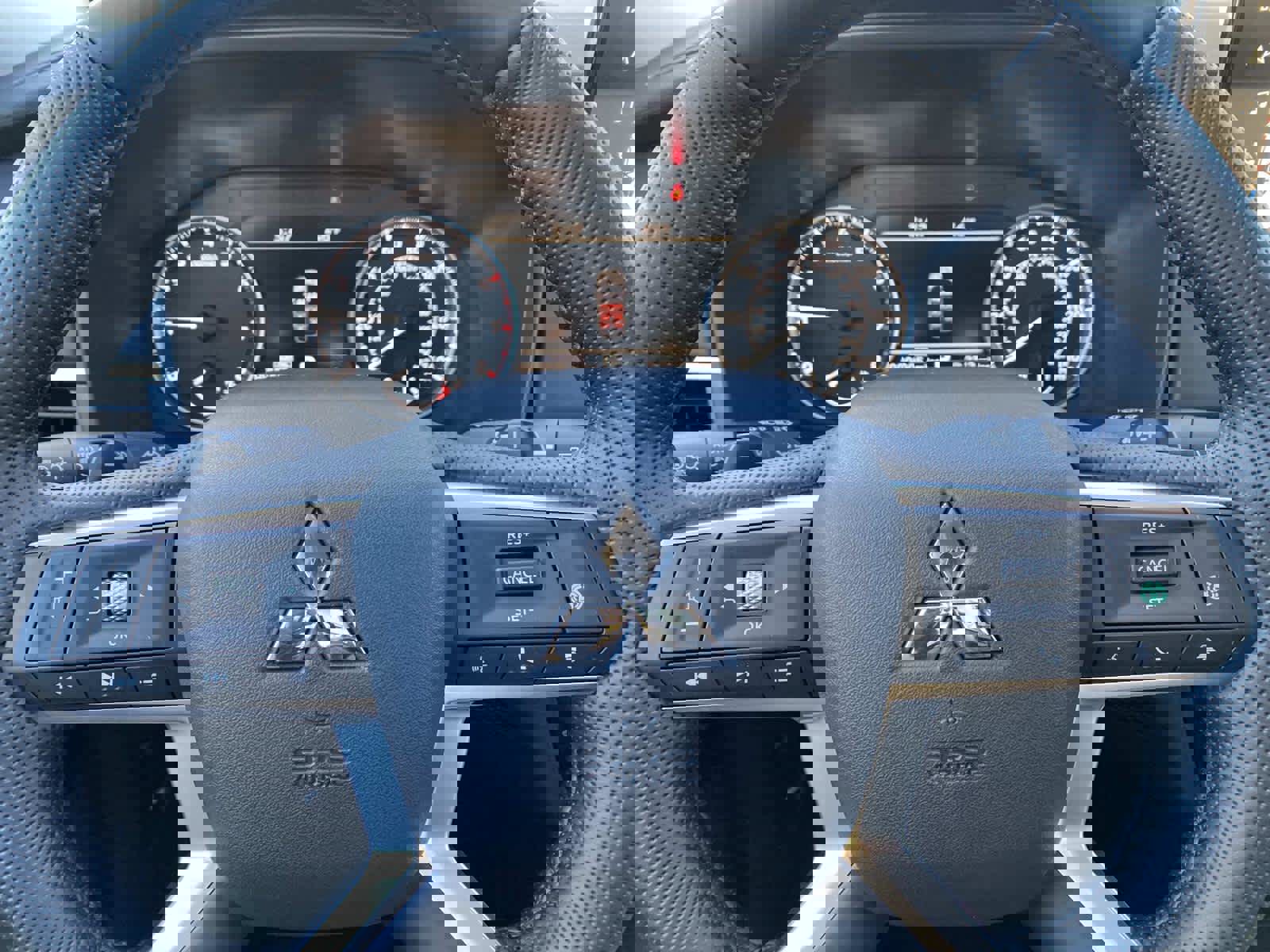 New 2026 Mitsubishi Outlander SE image 13