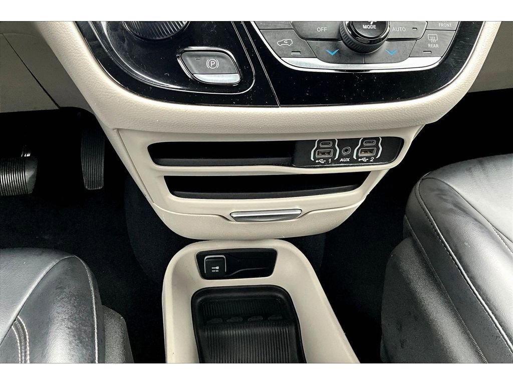 Used 2024 Chrysler Pacifica Touring-L image 30