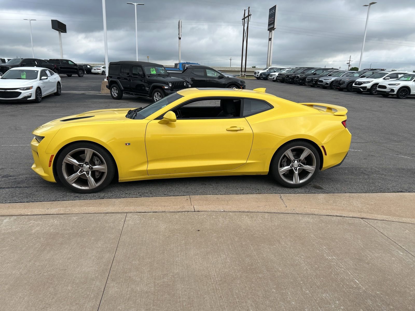 Used 2017 Chevrolet Camaro SS image 8