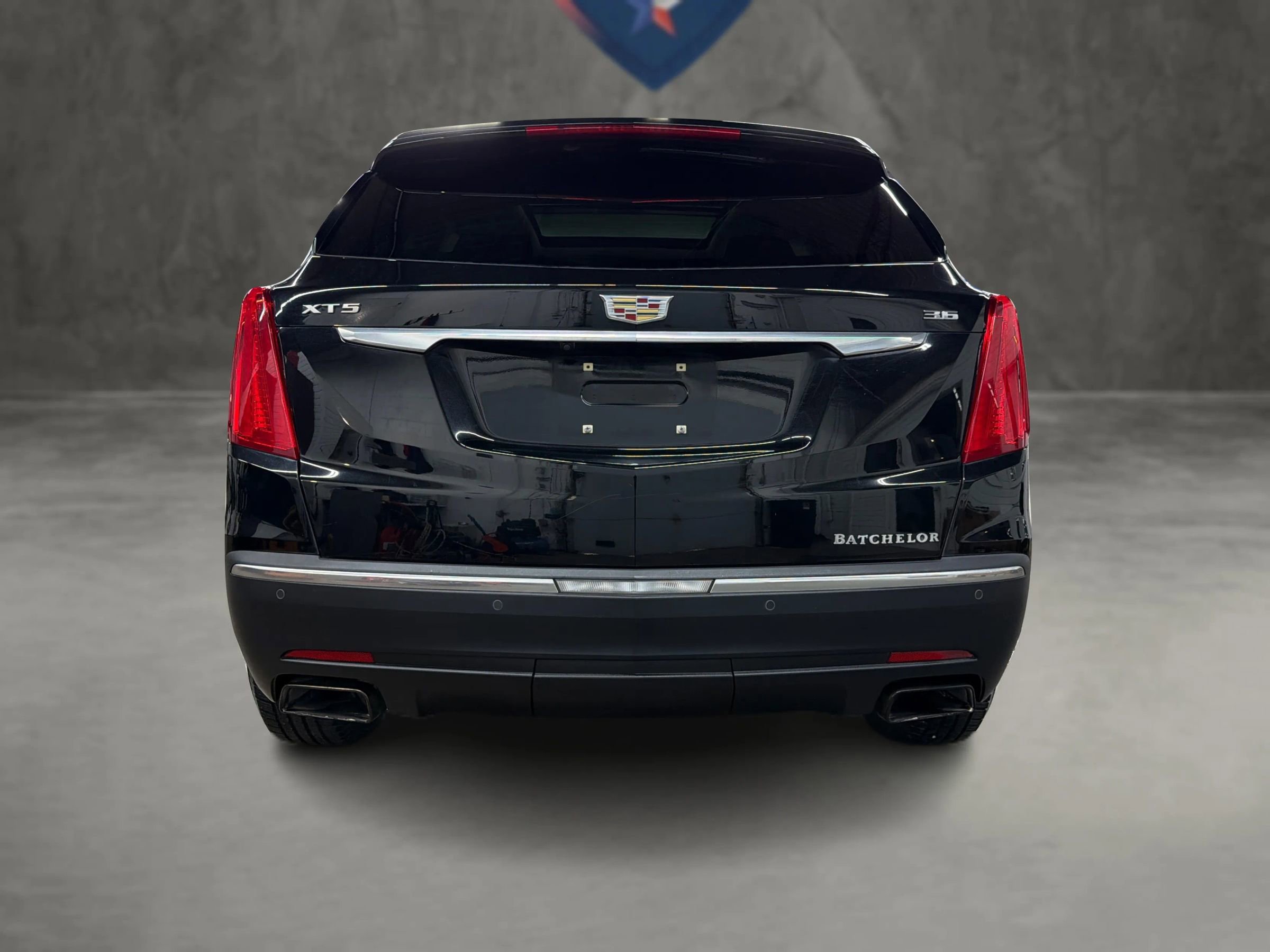 Used 2017 Cadillac XT5 Luxury w/ Driver Awareness Package image 14