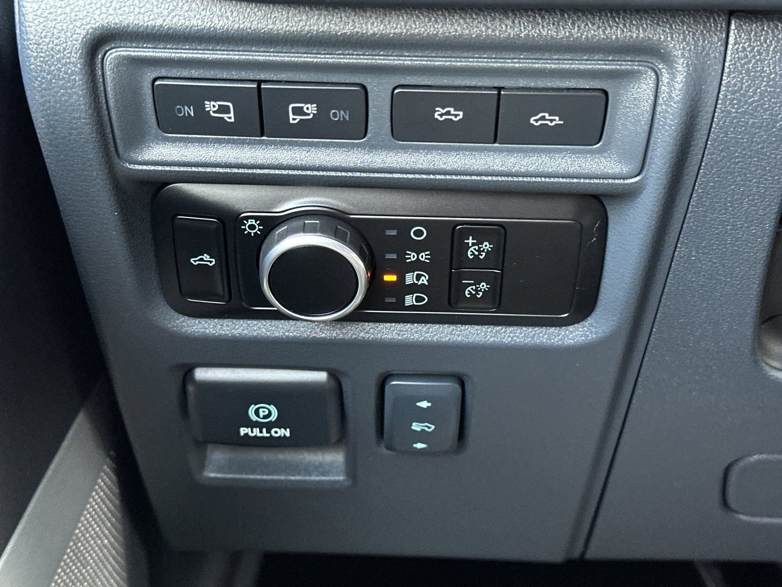 Used 2024 Ford F150 Lightning Platinum AWD/4WD image 33