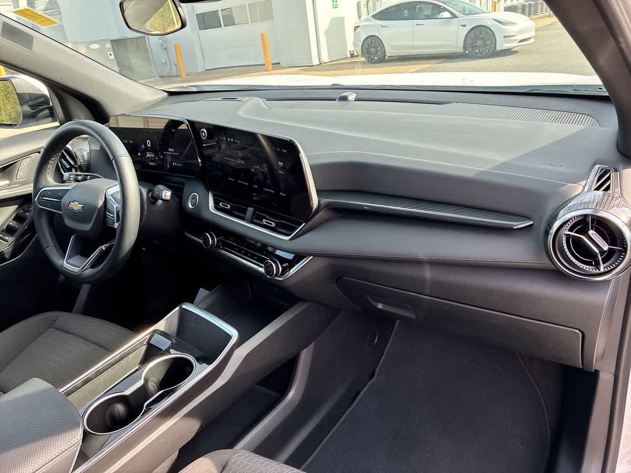 Used 2025 Chevrolet Equinox LT FWD image 28