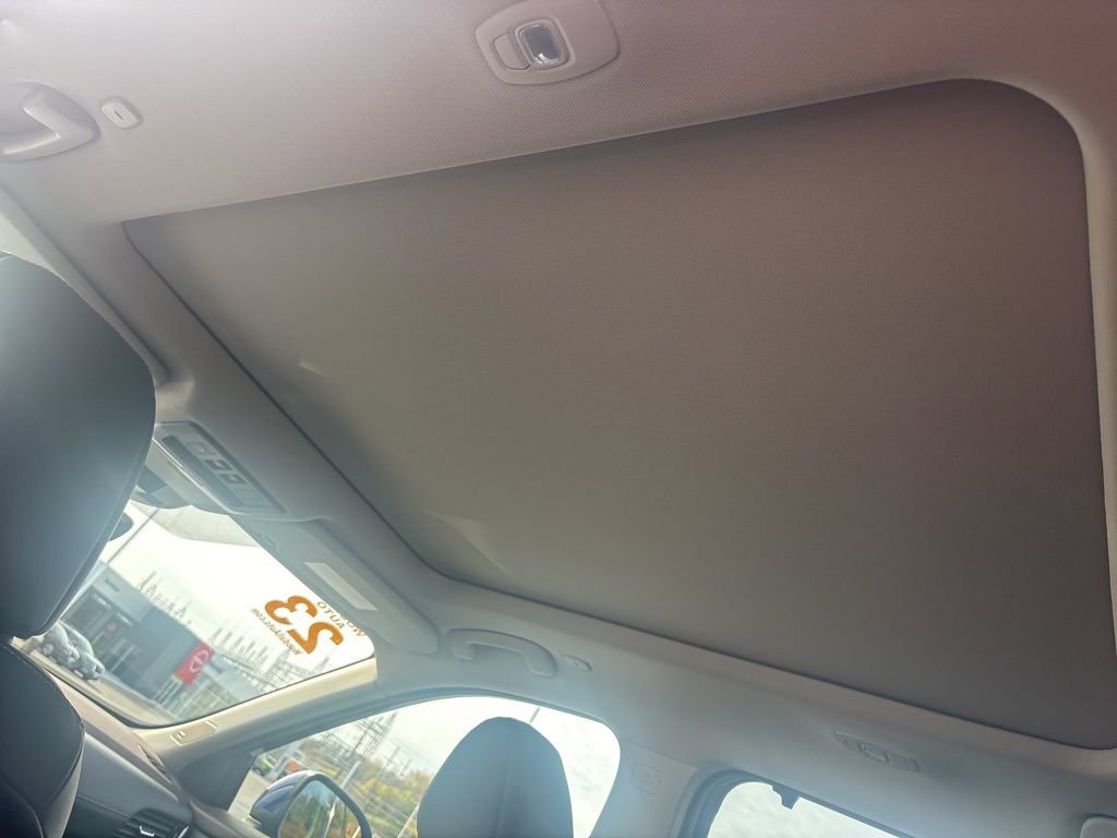 Used 2023 Nissan Rogue SL w/ SL Premium Package image 22