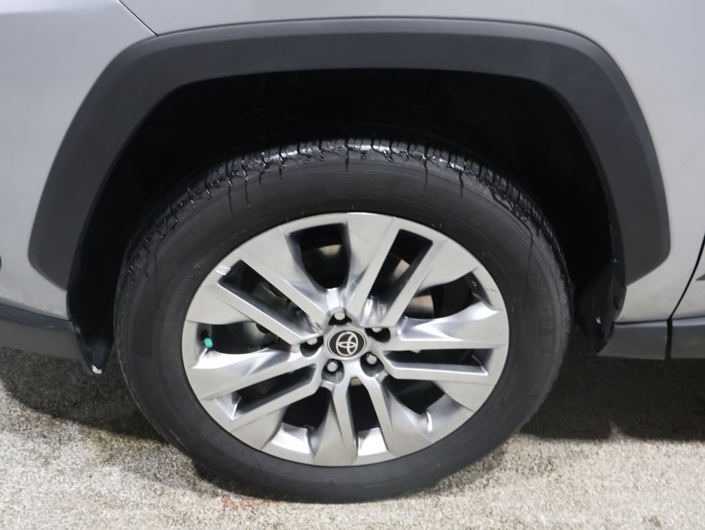 Used 2023 Toyota RAV4 XLE Premium image 9