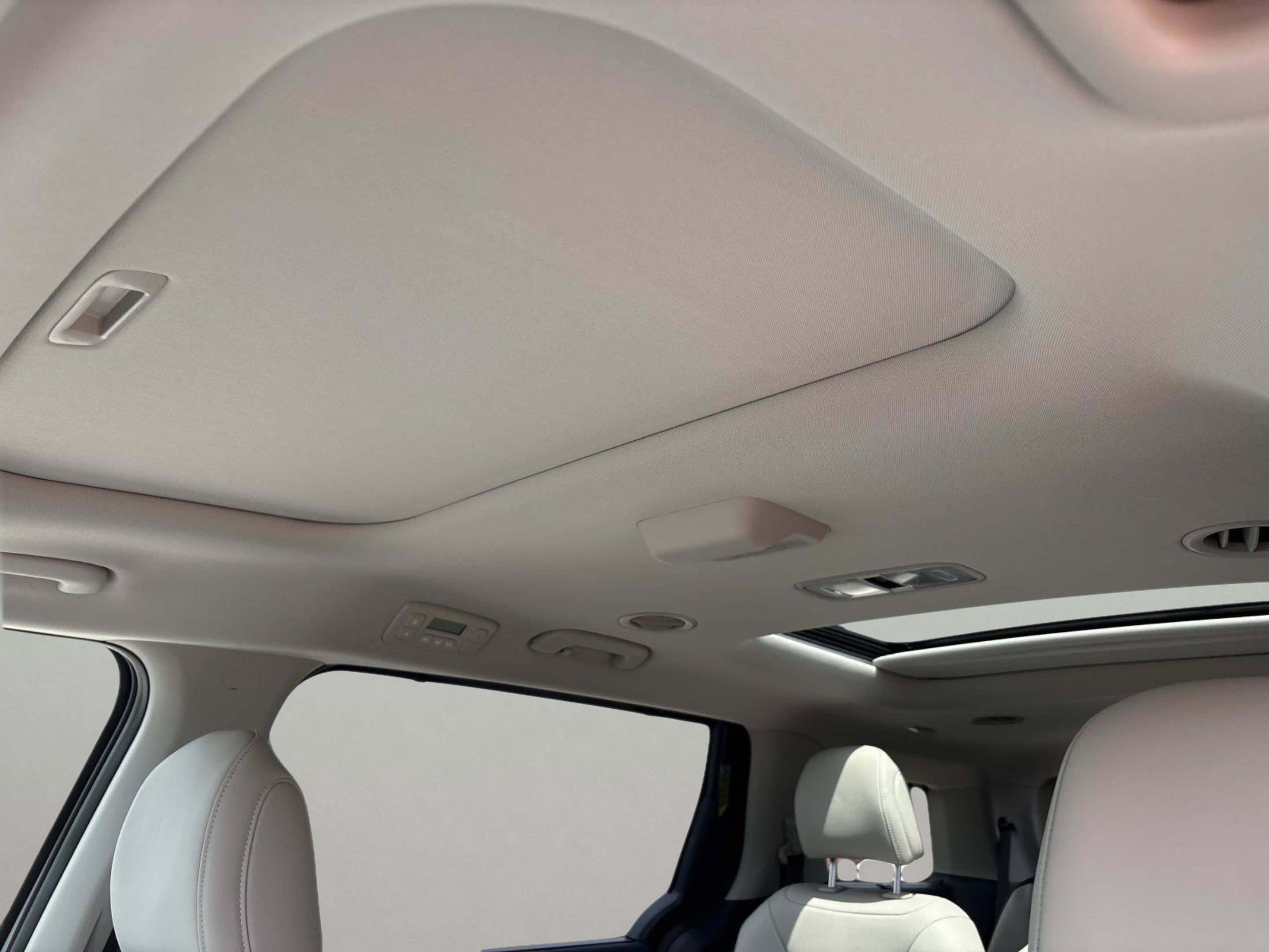 New 2027 Kia Carnival SX w/ Dark Edition Package FWD image 25