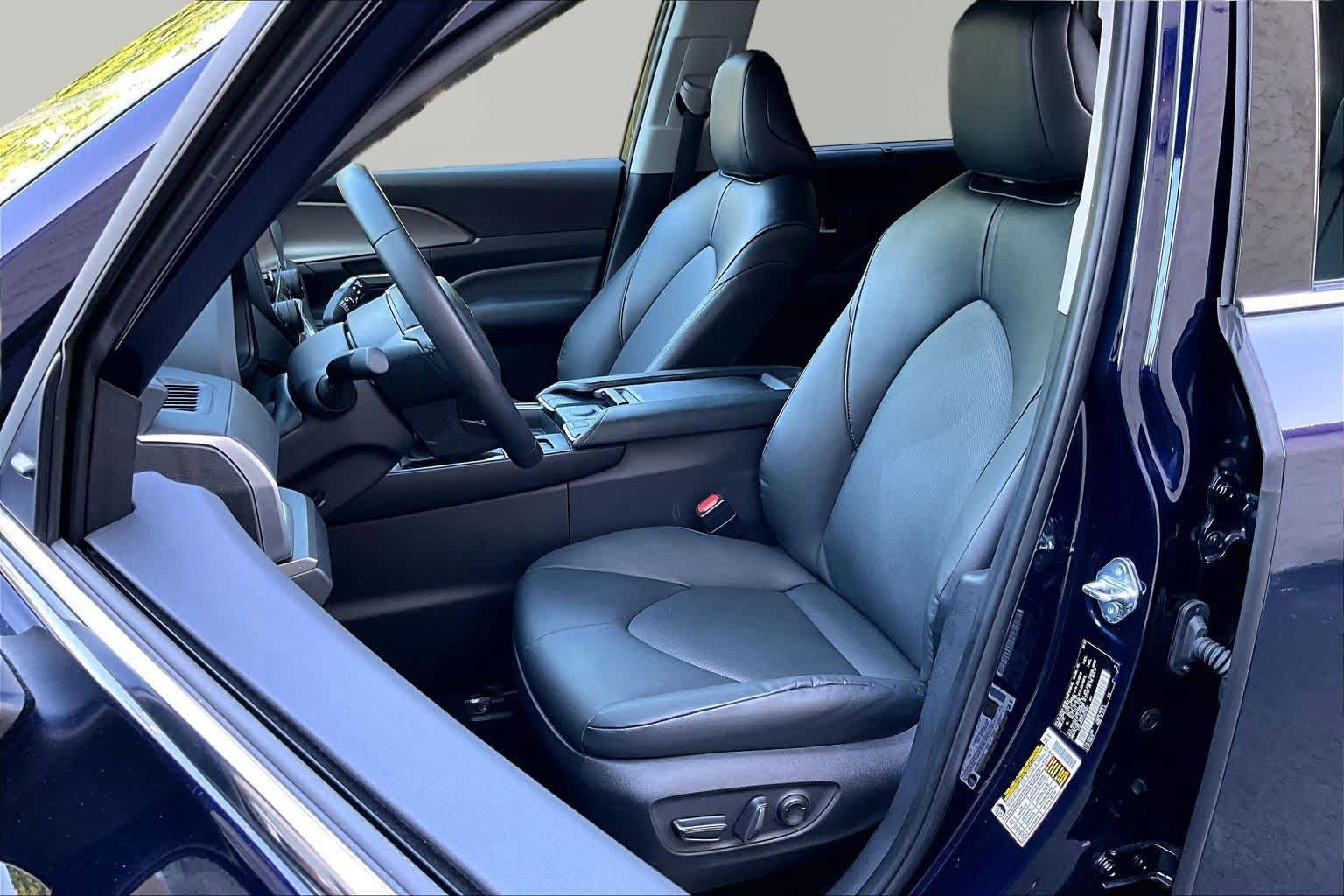 Used 2025 Toyota Grand Highlander FWD image 8