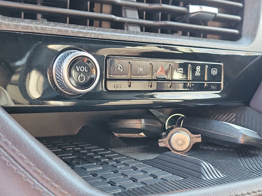 Used 2025 Ford Explorer Platinum image 24