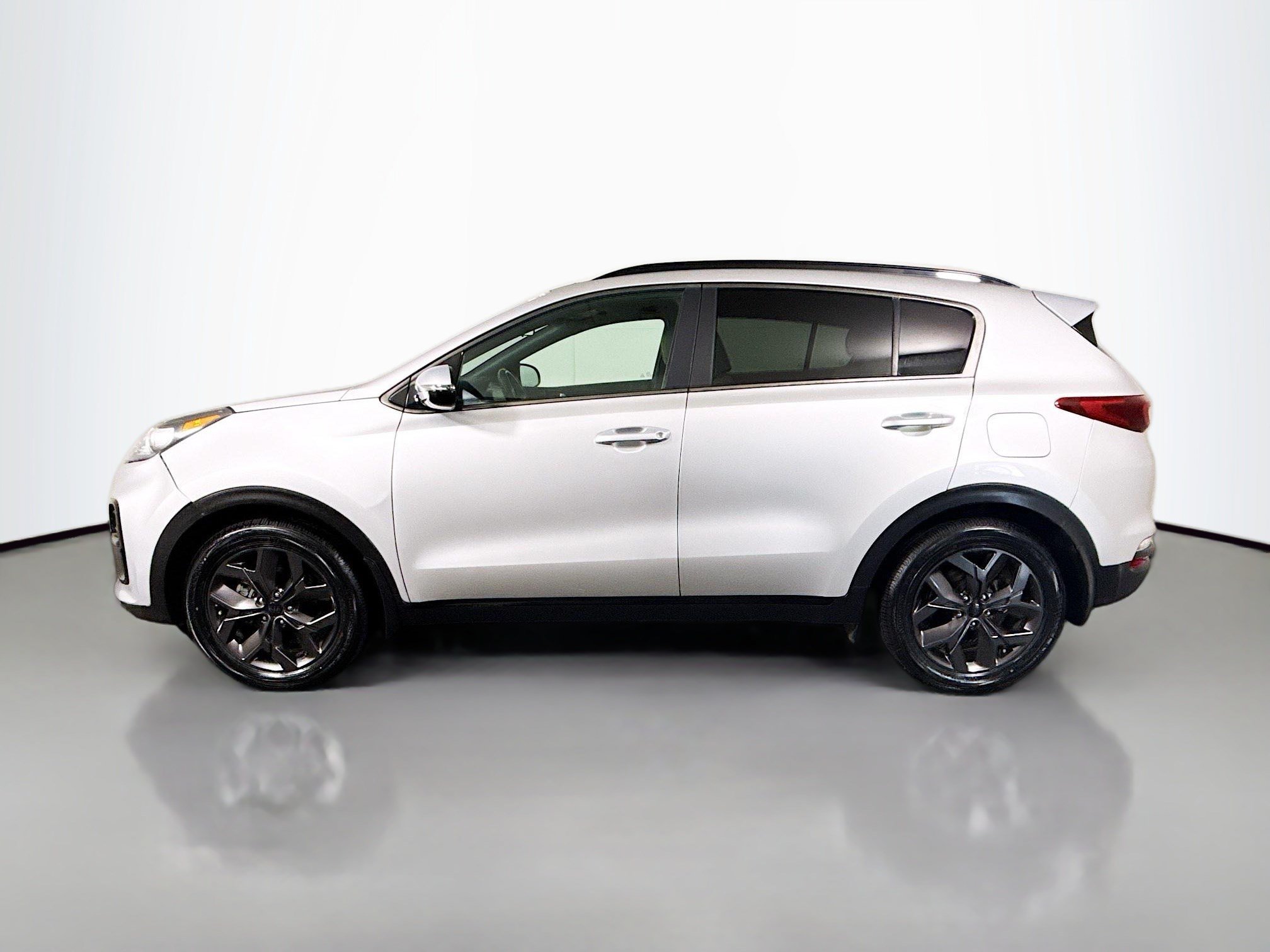 Used 2022 Kia Sportage Nightfall Edition FWD image 6
