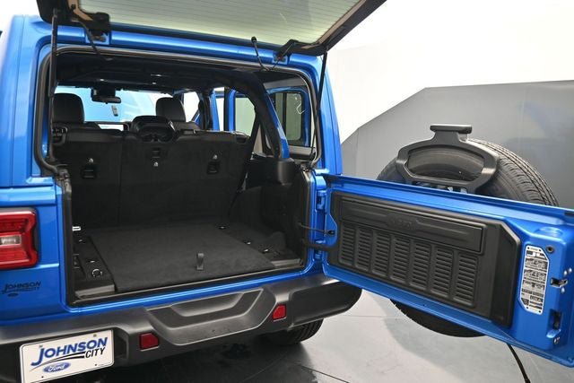 Used 2025 Jeep Wrangler Unlimited Sahara AWD/4WD image 16